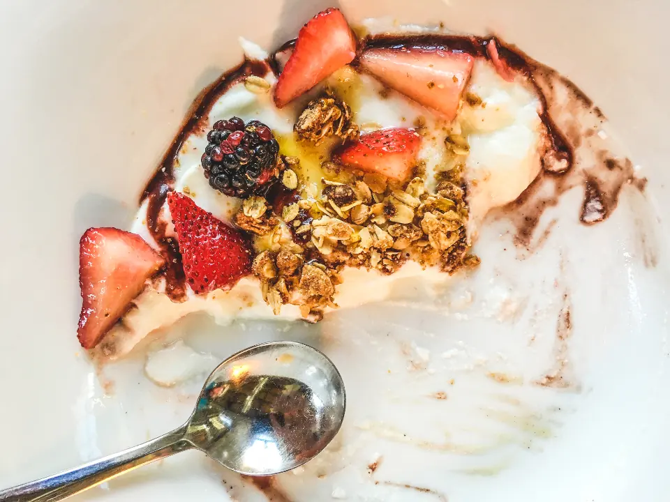 Petit-déjeuner équilibré avant le travail, ce que votre matinée attend de lui